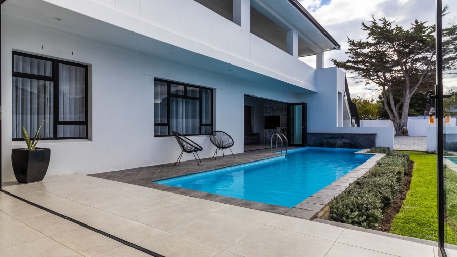9 Bedroom Property for Sale in Westcliff Western Cape